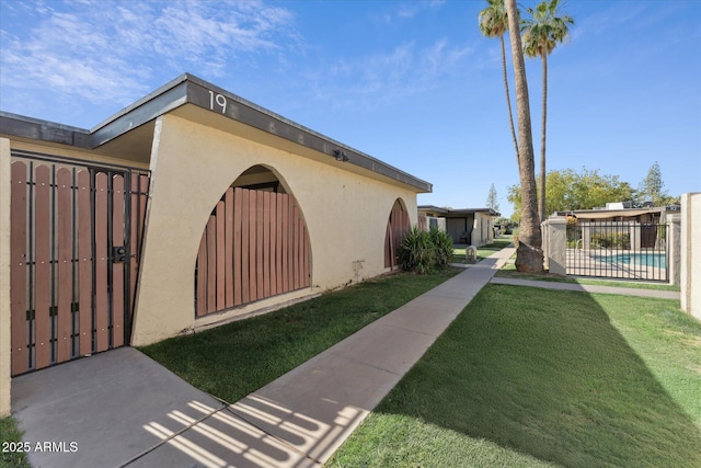 830 S Dobson Rd Unit 19, Mesa, AZ 85202 - view of yard with a gate