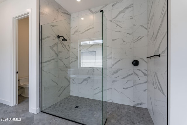 bathroom with toilet and tiled shower