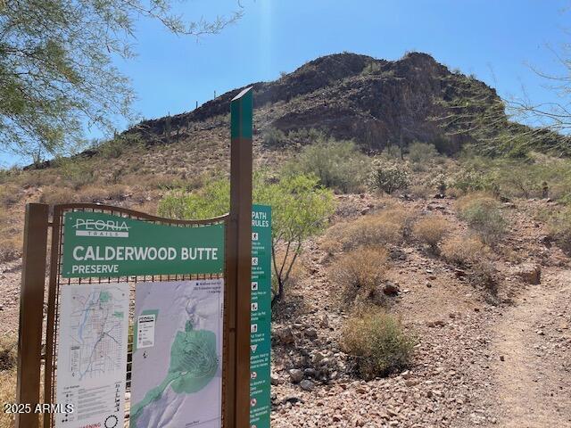 10417 W Alyssa Ln, Peoria, AZ 85383 - details with a mountain view