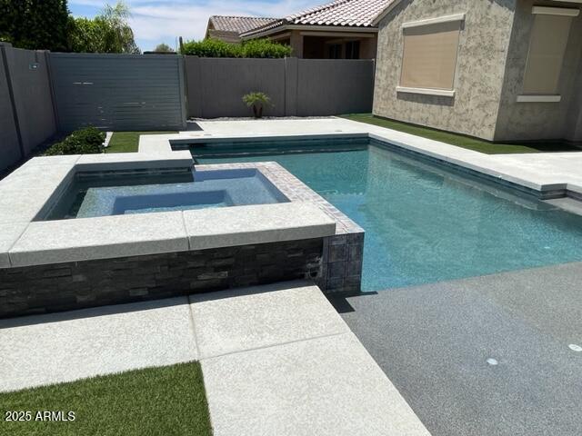 10417 W Alyssa Ln, Peoria, AZ 85383 - view of swimming pool featuring a fenced backyard and a pool with connected hot tub