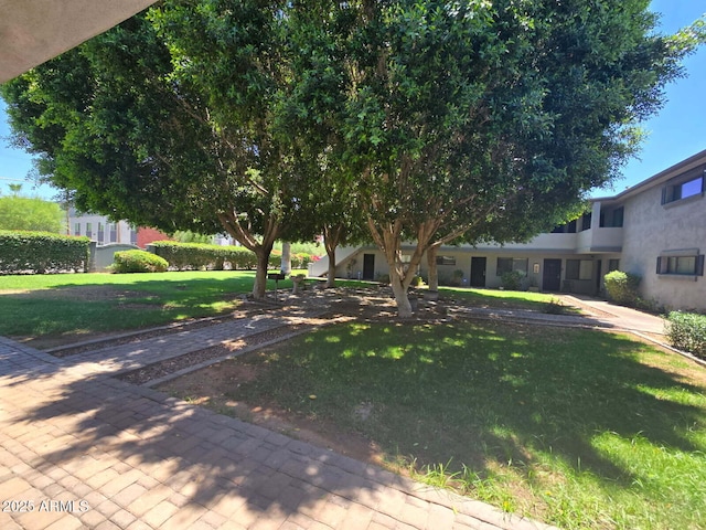 4224 N 12th St Unit 108, Phoenix, AZ 85014 - view of grassy yard