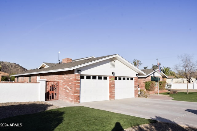 view of front facade with a garage