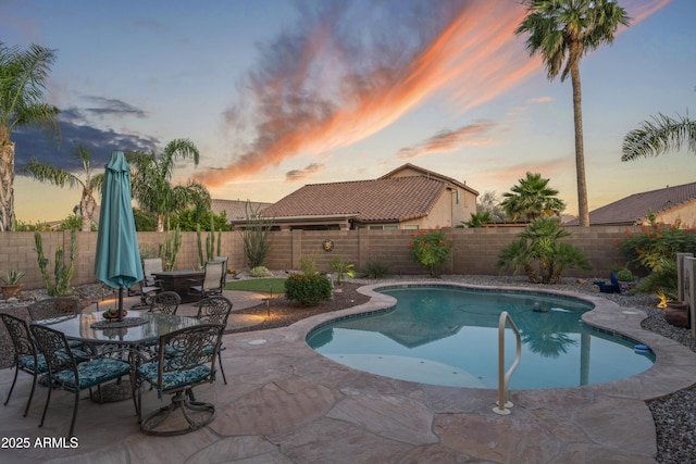 10333 E Gold Nugget Ct, Gold Canyon, AZ 85118 - view of pool featuring a patio area, a fenced backyard, and outdoor dining space