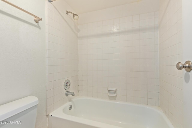 609 E Mesquite Cir Unit D133, Tempe, AZ 85288 - full bathroom featuring toilet and bathtub / shower combination
