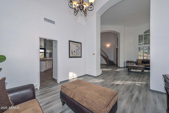 living room featuring sink, a notable chandelier, and hardwood / wood-style flooring