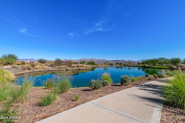 water view featuring a mountain view