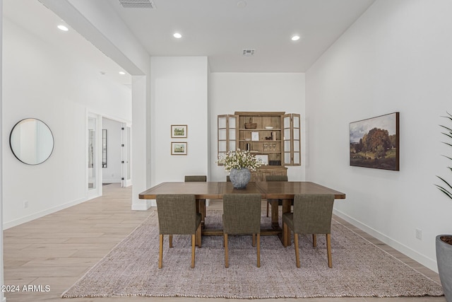 dining area with recessed lighting, light wood-style floors, visible vents, and baseboards