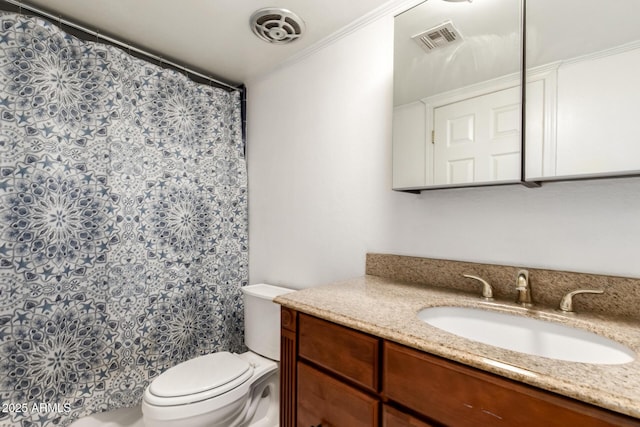 6767 N 7th St Unit 230, Phoenix, AZ 85014 - full bath featuring toilet, vanity, crown molding, and a shower with curtain