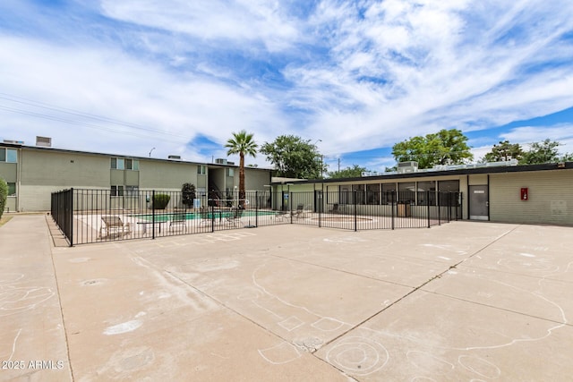 6767 N 7th St Unit 230, Phoenix, AZ 85014 - view of property's community with a pool