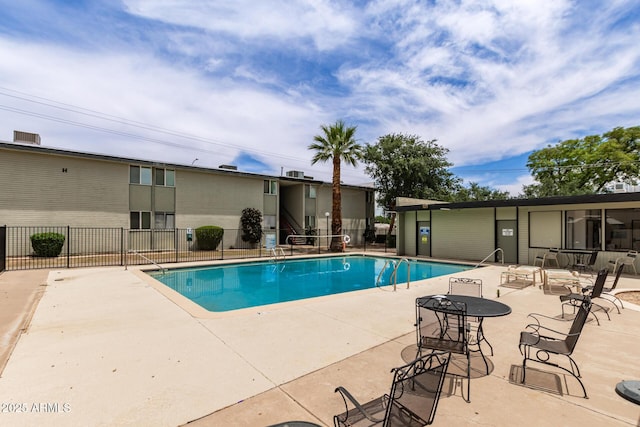 6767 N 7th St Unit 230, Phoenix, AZ 85014 - community pool with a patio
