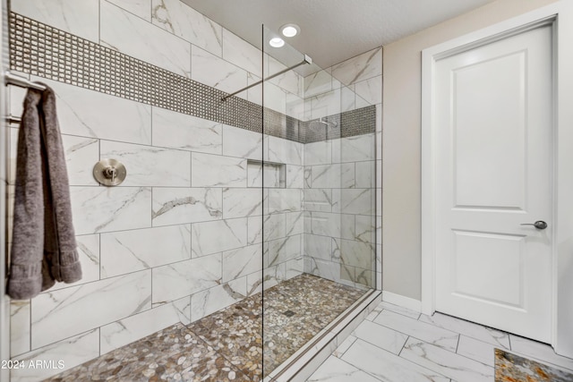 bathroom featuring tiled shower