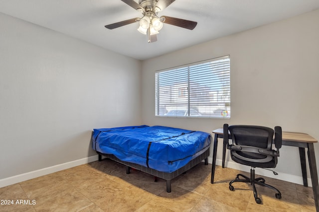 bedroom with ceiling fan