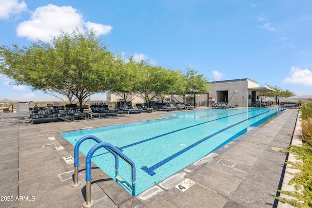 7180 E Kierland Blvd Unit 507, Scottsdale, AZ 85254 - community pool with a patio area