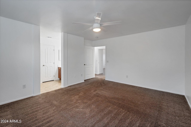 carpeted empty room featuring ceiling fan