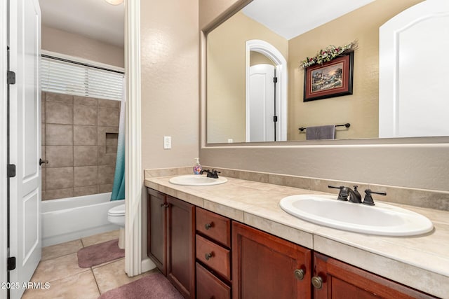 4041 N Silver Ridge Cir, Mesa, AZ 85207 - full bath with double vanity, tile patterned flooring, and shower / bath combo