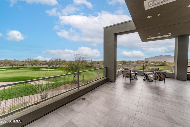 balcony featuring a mountain view, outdoor lounge area, and golf course view