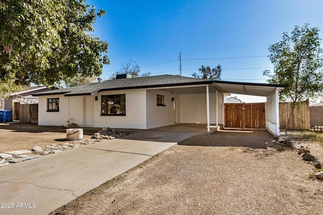 view of front facade featuring a carport