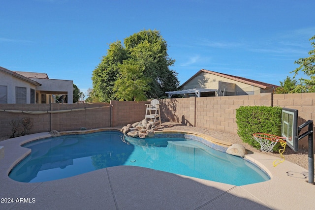 view of swimming pool