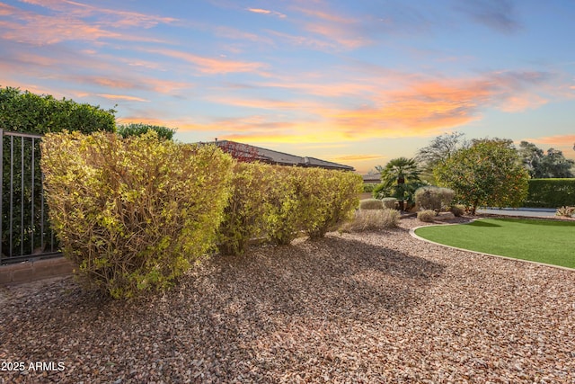 view of yard at dusk