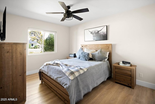7508 N 13th Ave, Phoenix, AZ 85021 - bedroom with light wood-style floors, baseboards, and ceiling fan