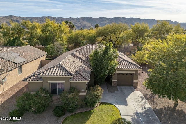 birds eye view of property featuring a mountain view