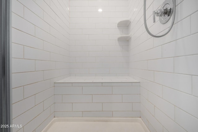 interior details with a tile shower