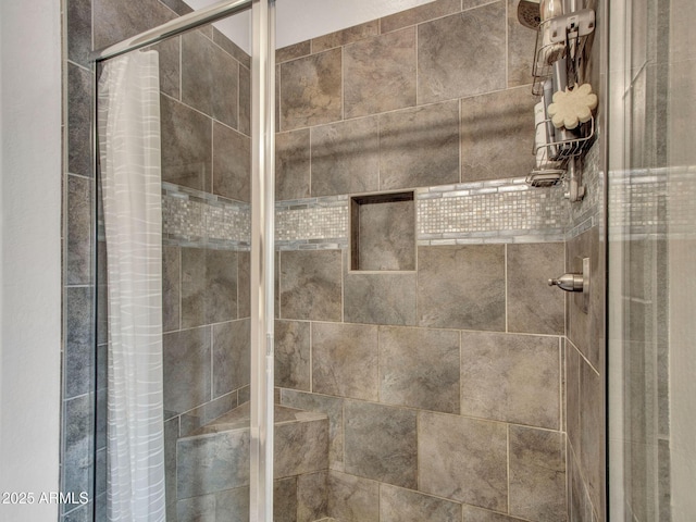 interior details with a shower with curtain