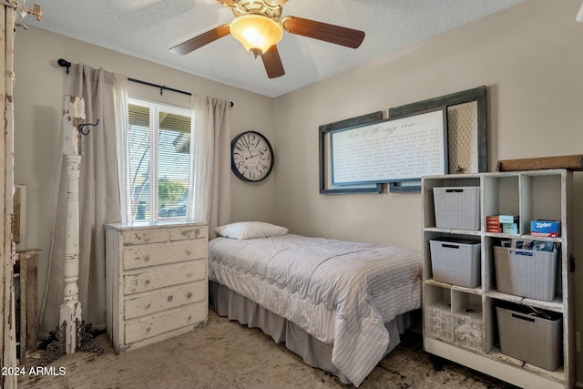 bedroom featuring carpet flooring, ceiling fan, and a textured ceiling