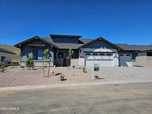 view of front of house featuring a garage