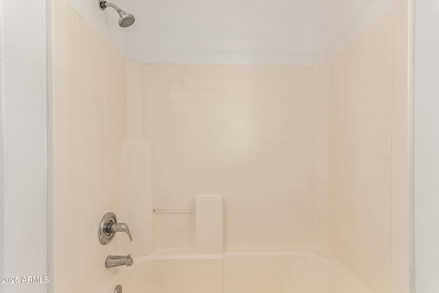 304 E Beth Dr, Phoenix, AZ 85042 - bathroom view of shower / washtub combination