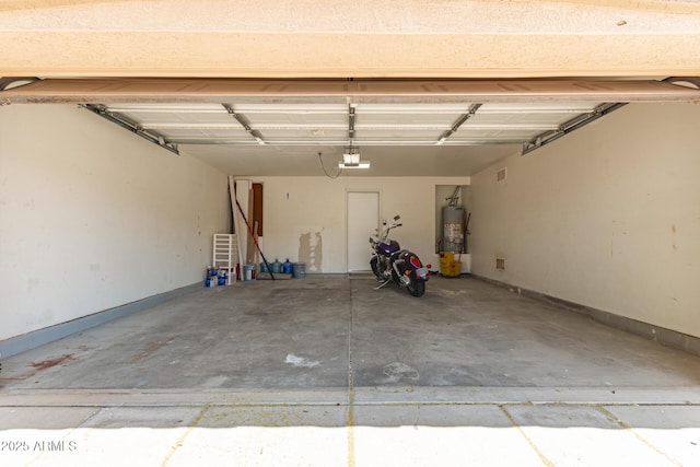 304 E Beth Dr, Phoenix, AZ 85042 - garage with water heater