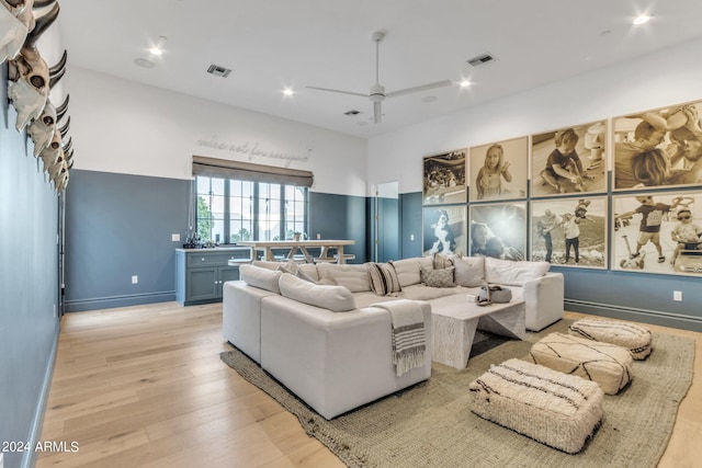 living room featuring light hardwood / wood-style floors and ceiling fan