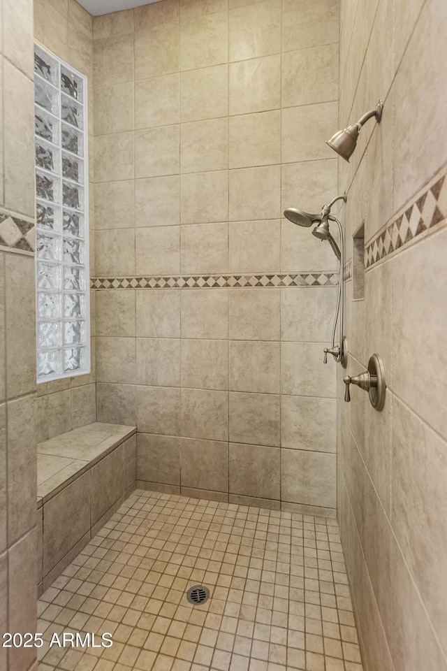 bathroom featuring tiled shower