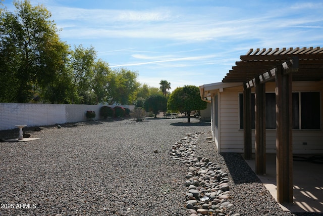 view of yard featuring a pergola