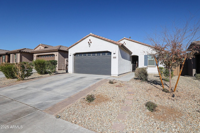 view of front facade featuring a garage