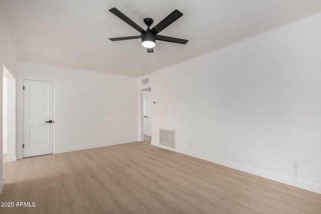 unfurnished room featuring light wood-type flooring, visible vents, baseboards, and ceiling fan