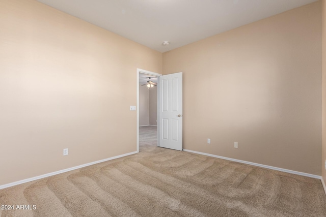 carpeted empty room featuring ceiling fan