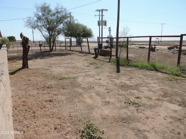 view of yard featuring a rural view