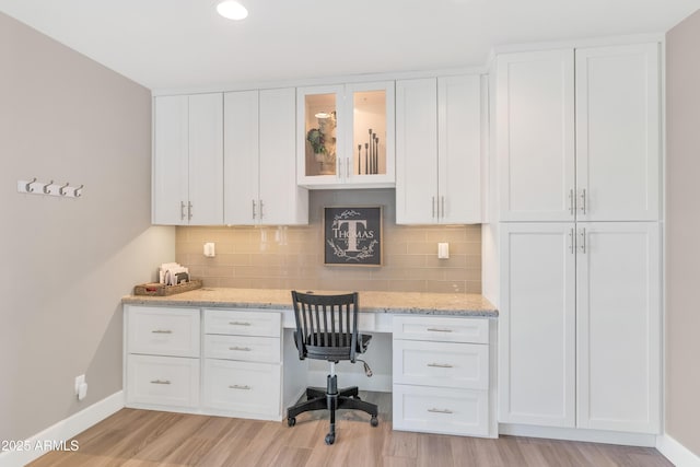 5971 E Orange Blossom Ln, Phoenix, AZ 85018 - office space with built in study area, light wood finished floors, and recessed lighting