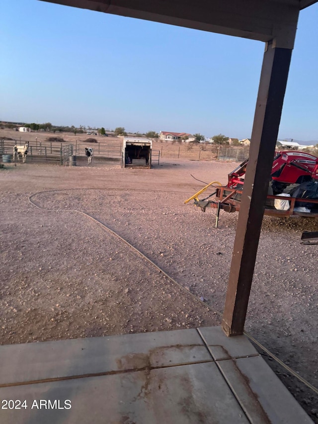 view of yard featuring a rural view