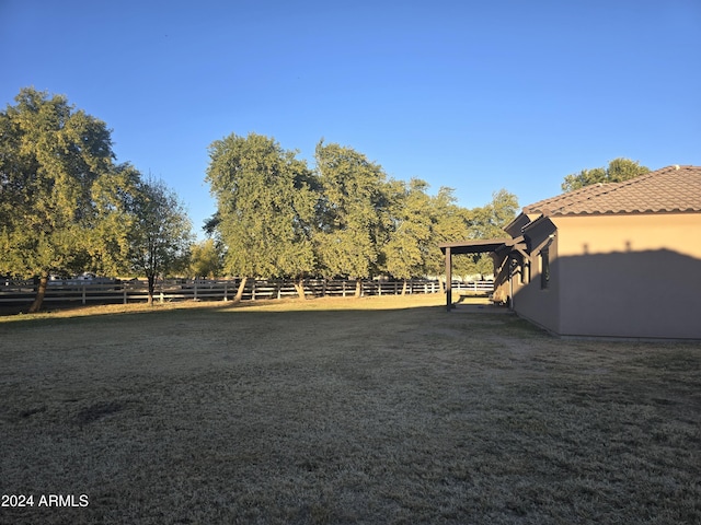 view of yard with a rural view