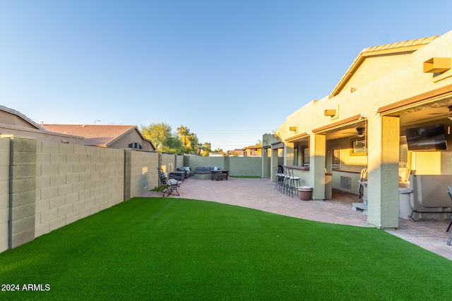 view of yard featuring a patio area