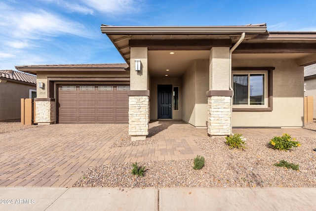 view of front facade with a garage