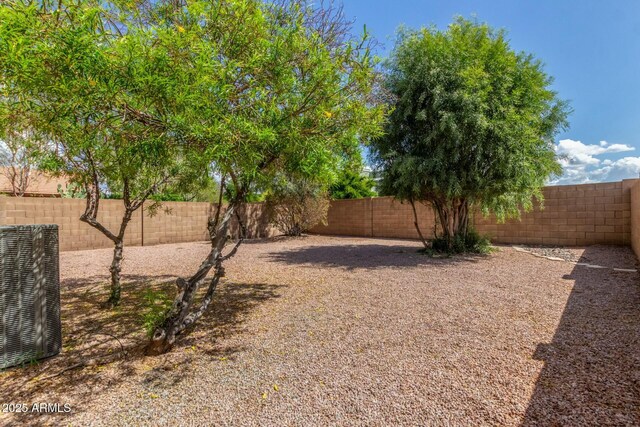 21621 N 48th Pl, Phoenix, AZ 85054 - view of yard featuring a fenced backyard and central AC