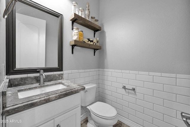 1167 E Knightsbridge Way, Gilbert, AZ 85297 - half bath featuring tile walls, a wainscoted wall, vanity, and toilet