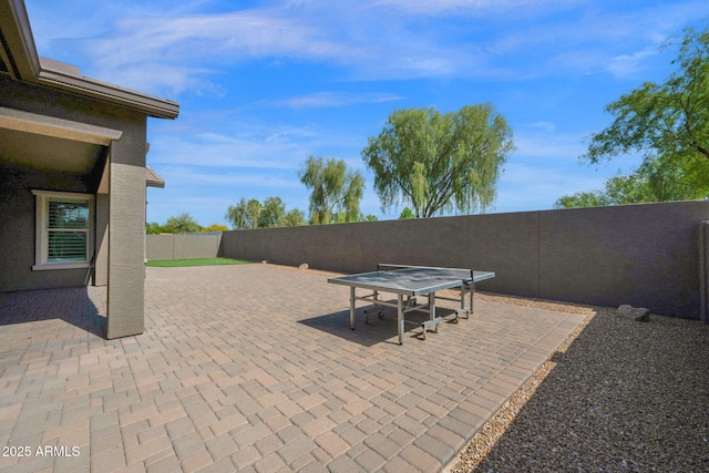 1167 E Knightsbridge Way, Gilbert, AZ 85297 - view of patio featuring a fenced backyard and outdoor dining space