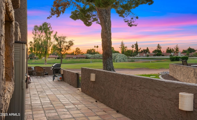 7424 N Via Camello Del Norte Unit 185, Scottsdale, AZ 85258 - view of patio / terrace with grilling area and a residential view