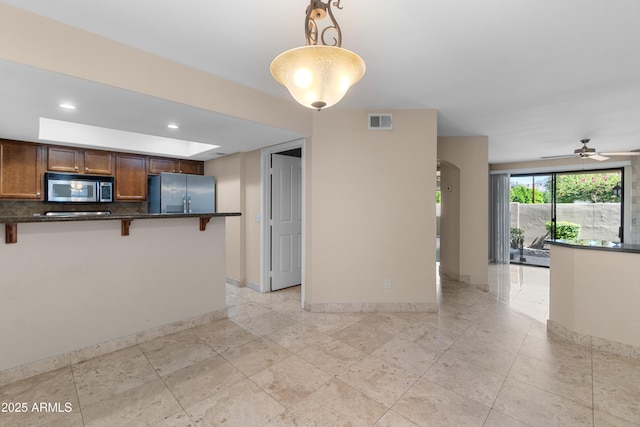3235 E Camelback Rd Unit 124, Phoenix, AZ 85018 - unfurnished living room featuring baseboards, a ceiling fan, and recessed lighting