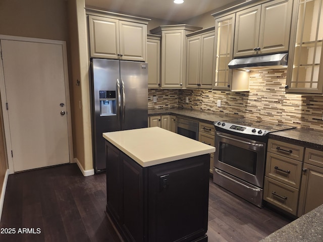 kitchen featuring dark wood-type flooring, tasteful backsplash, stainless steel appliances, and a center island