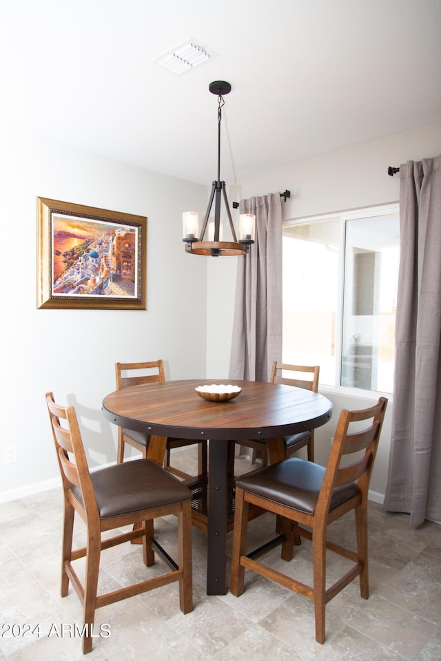 dining space featuring visible vents and baseboards